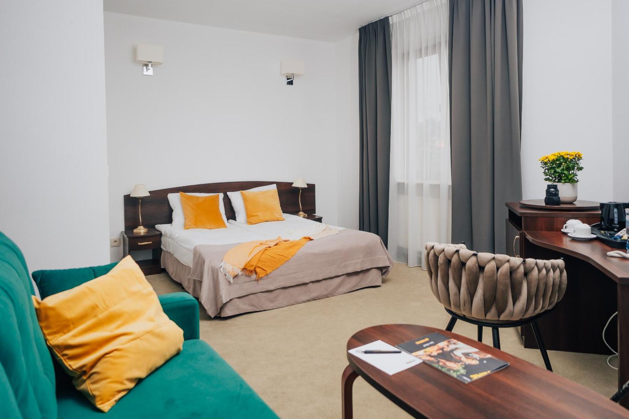 Hotel Palatium Zabia Wola Exterior foto